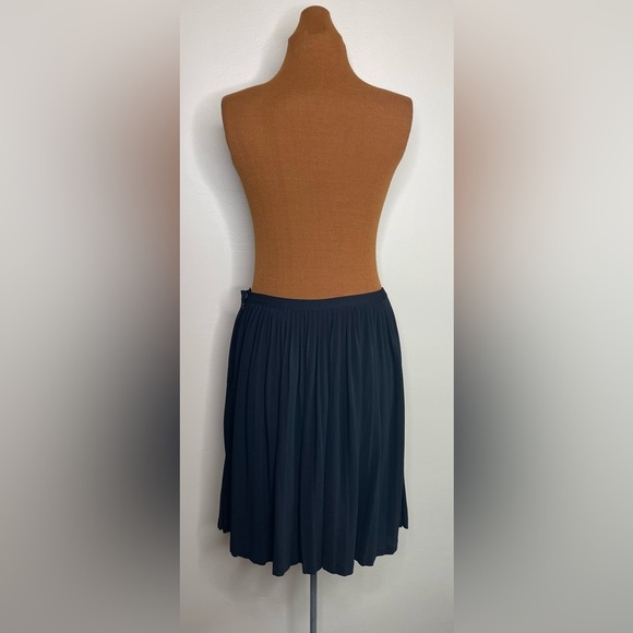 GAP Pleated Elegant Black Mini Skirt Size Medium - Picture 3 of 7